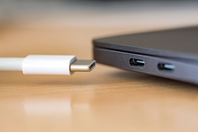 Figure 1. USB Type-C and USB PD are bringing the conveniences of fast data transfer and charging to portable devices. Figure 1. USB Type-C and USB PD are bringing the conveniences of fast data transfer and charging to portable devices.