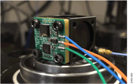 EVAL-CN0533-EBZ Attached to a Shaker Table Using the EVAL-XLMOUNT1