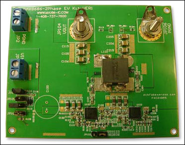 図2. 2つのMAX8686 (PWMコントローラ)と結合チョークを用いたプロトタイプ基板。出力電圧1.2Vで最大電流50Aを供給可能です。