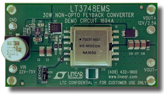 図2. LT3748をベースとするフライバック・コンバータのデモ用ボード(実寸大)。18V~90Vの入力電圧範囲に対応します。光アイソレータは使用していません。