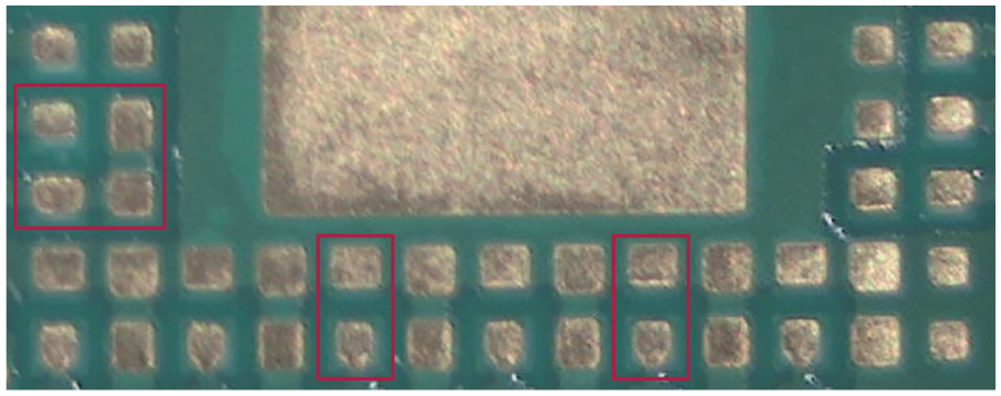 図3　隣接するLGAパッドのハンダ・マスクに変動がある場合の例（赤枠内）