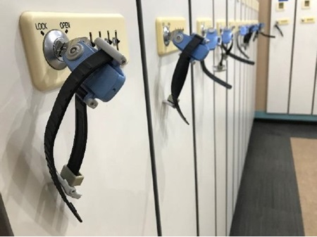 図1. 私の利用している西のスポーツ・ジムのロッカー(この技術ノートをご覧の、一部の方の勤務先に近いジムのロッカーである可能性がかなり高い!接近遭遇しているかも!)