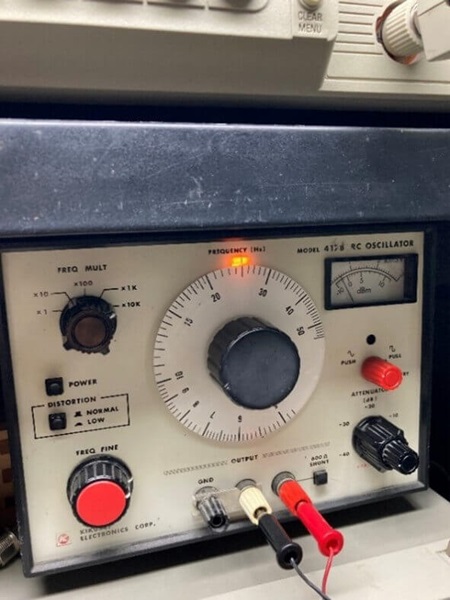 図 9. 500kHz RC 発振器 KIKUSUI 417B