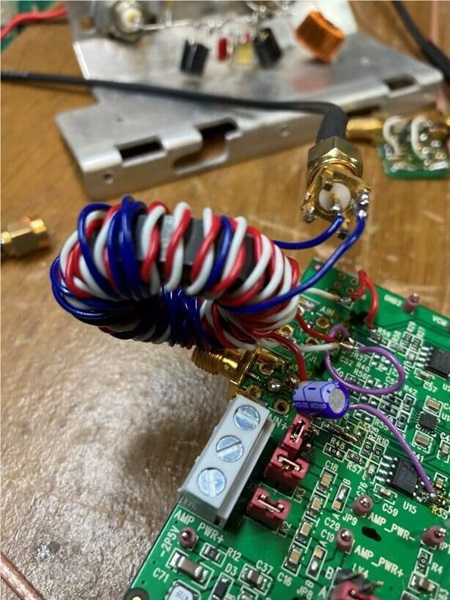 図 13. トロイダル・コアによるコモンモード除去フィルタを作ってみたが、ノイズはさらに大きくなってしまった！