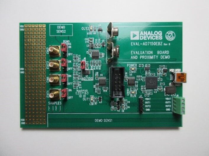 図 7. AD7150 評価ボード EVAL-AD7150EBZ