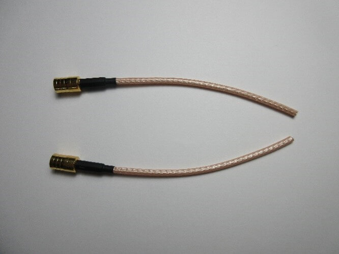 図 10. 測定に使用した SMB コネクタ付き 50Ω同軸ケーブル
