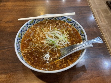 図1. レストランこだま [4]の「勝浦タンタンメン」。ひき肉が他店より多く入っていて、このひき肉がラー油と絡まりまた絶品