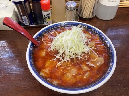 図2. 江ざわ [5]の「勝浦タンタンメン」。Wikipedia [3]によると、ここが元祖とされる。辛味を選べたので中辛を選んだら結構辛いが美味い。店舗は勝浦市の山あいにある