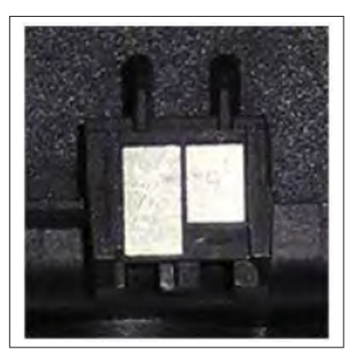 図4. 最終製品にクリップで取り付けられた1-Wire Contact Package
