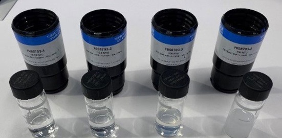 図8. 濁度の測定に使用するキャリブレーション用の標準液 Figure 8. Turbidity calibration standards.