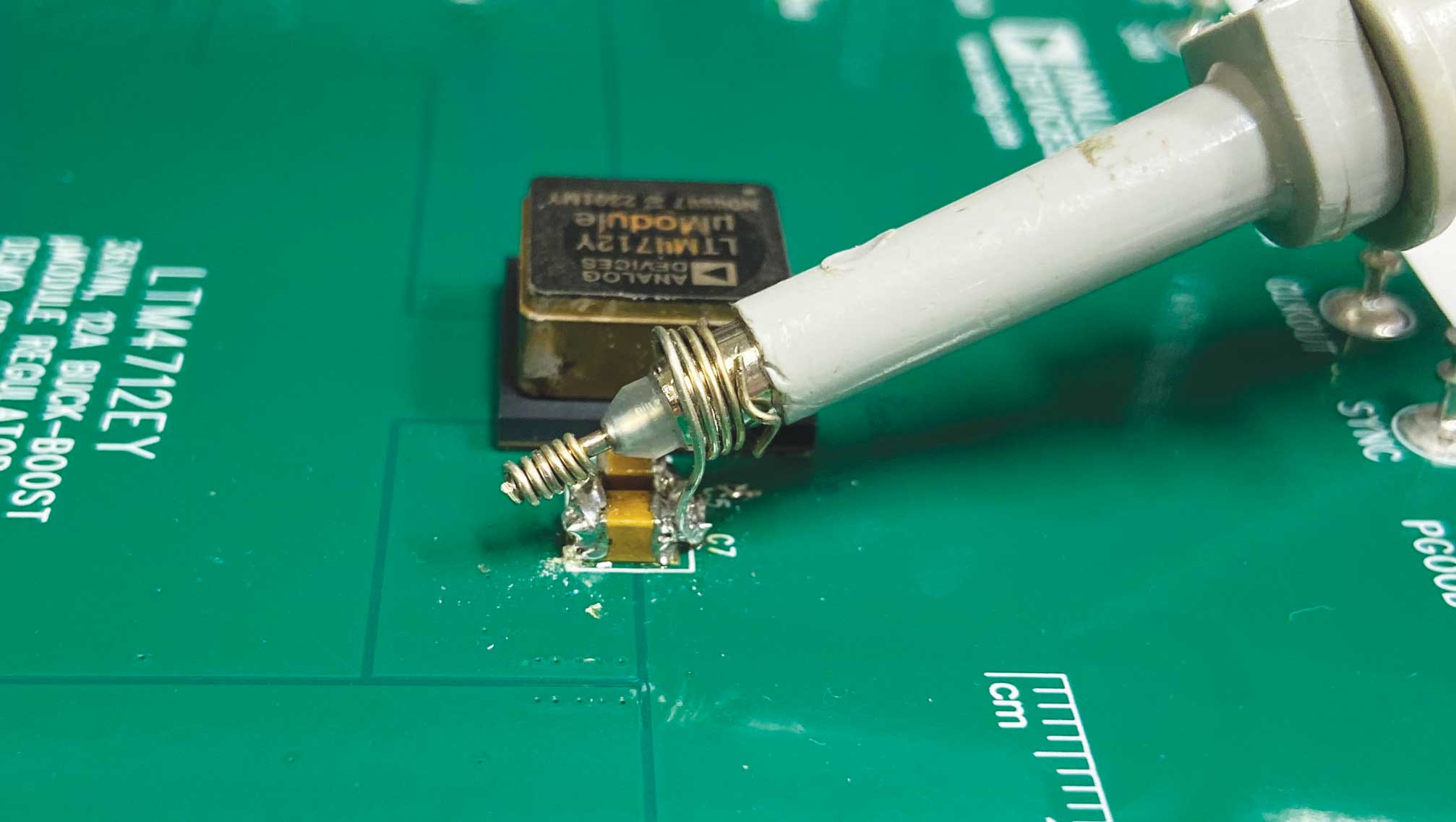 図7. プローブとピグテールを使用した測定方法